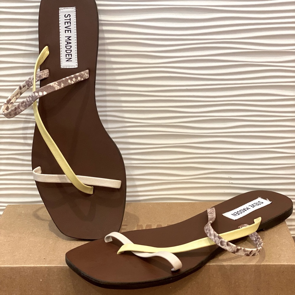 Steve Madden Strappy Flat sandals. NWT!